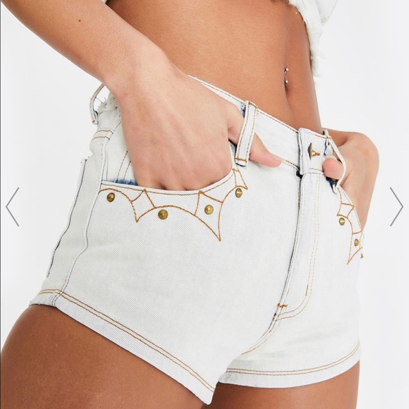 DollsKill Smokey Denim shorts light wash - Picture 1 of 3